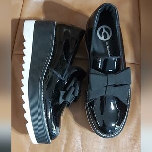🌼 Wishbone Patent Leather Platforms